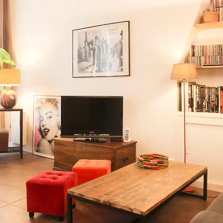 Bright And Practical Love Nest In Paris's Heart Appartement Parijs