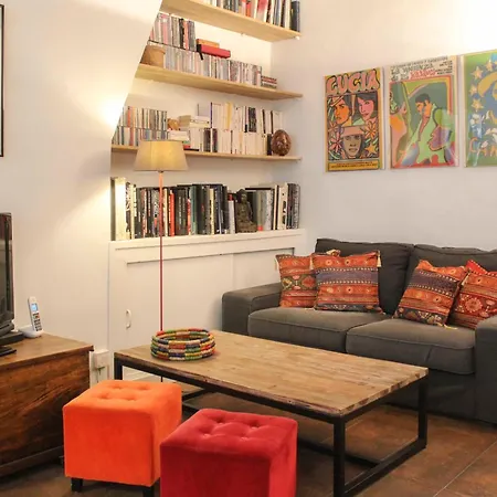 Bright And Practical Love Nest In Paris's Heart Parijs