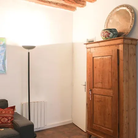Bright And Practical Love Nest In Paris's Heart *